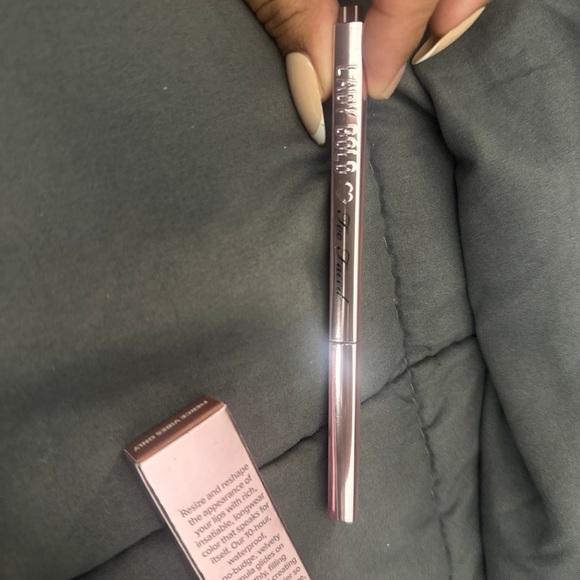 Two face makeup - Picture 3 of 3